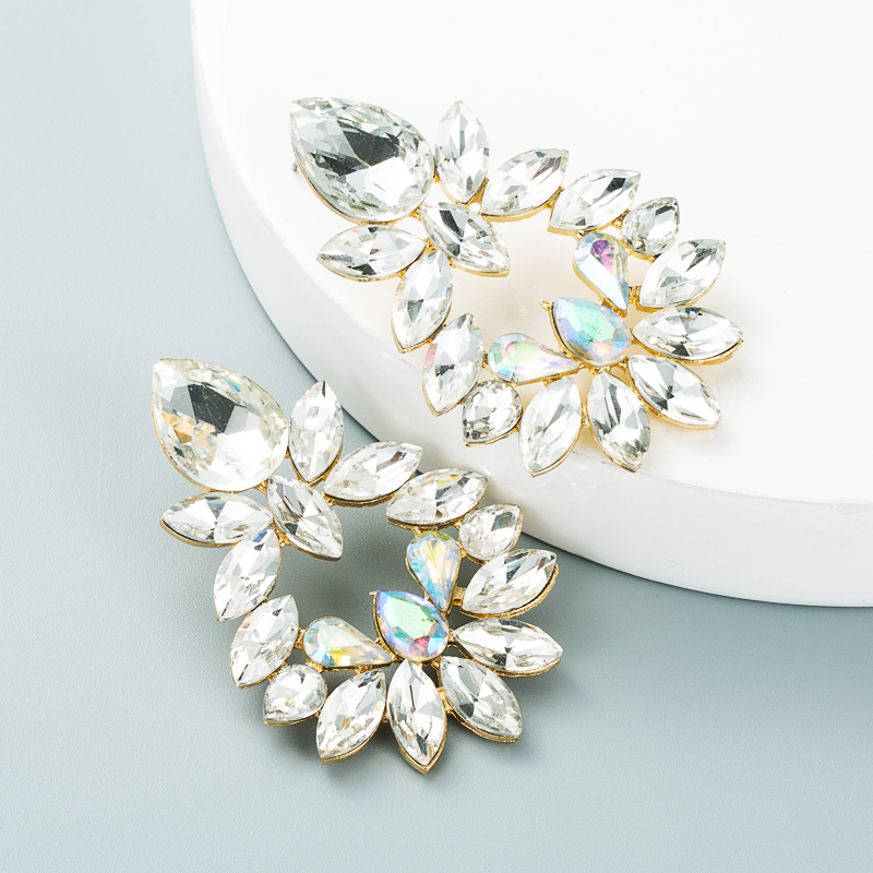 Fashion Alloy Diamond-studded Glass Flower Geometric Earrings Wholesale Nihaojewelry display picture 3