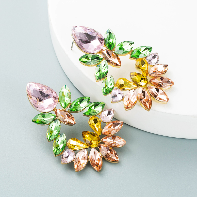 Fashion Alloy Diamond-studded Glass Flower Geometric Earrings Wholesale Nihaojewelry display picture 5