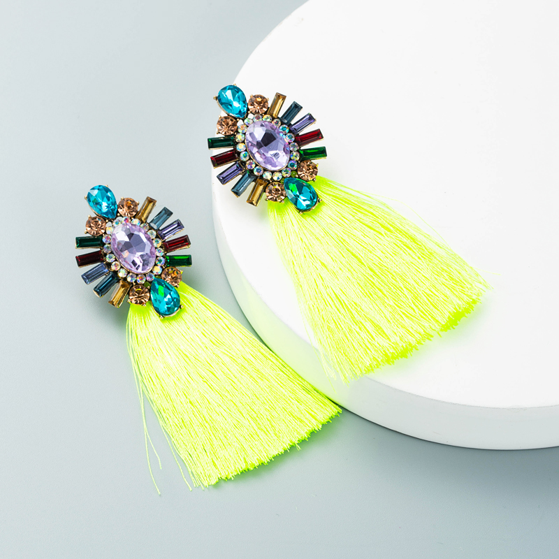 Retro Diamond-studded Long Color Tassel Earrings Wholesale Nihaojewelry display picture 3