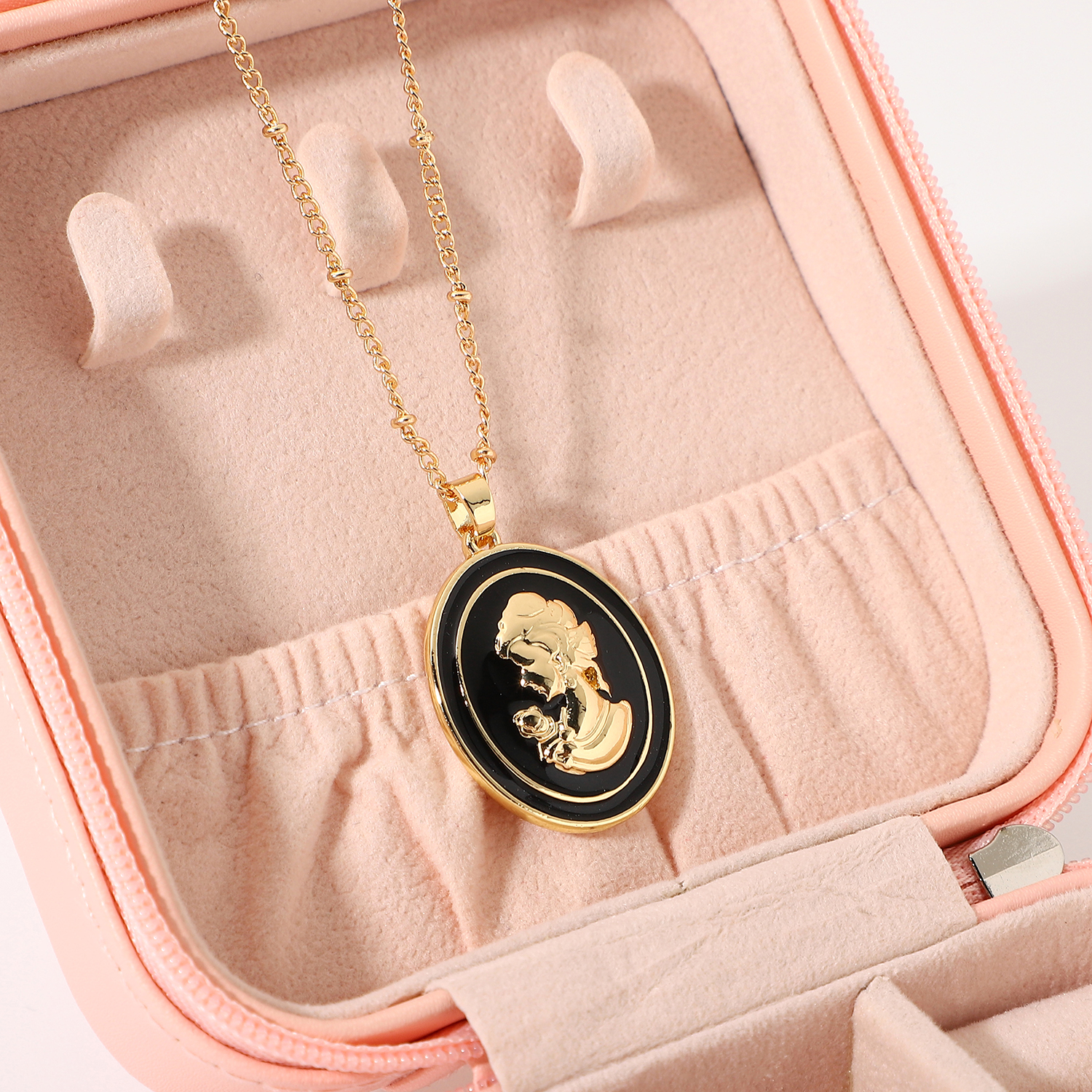 Black Enamel Irregular Oval Portrait Pendent Alloy Necklace Wholesale Nihaojewelry display picture 2