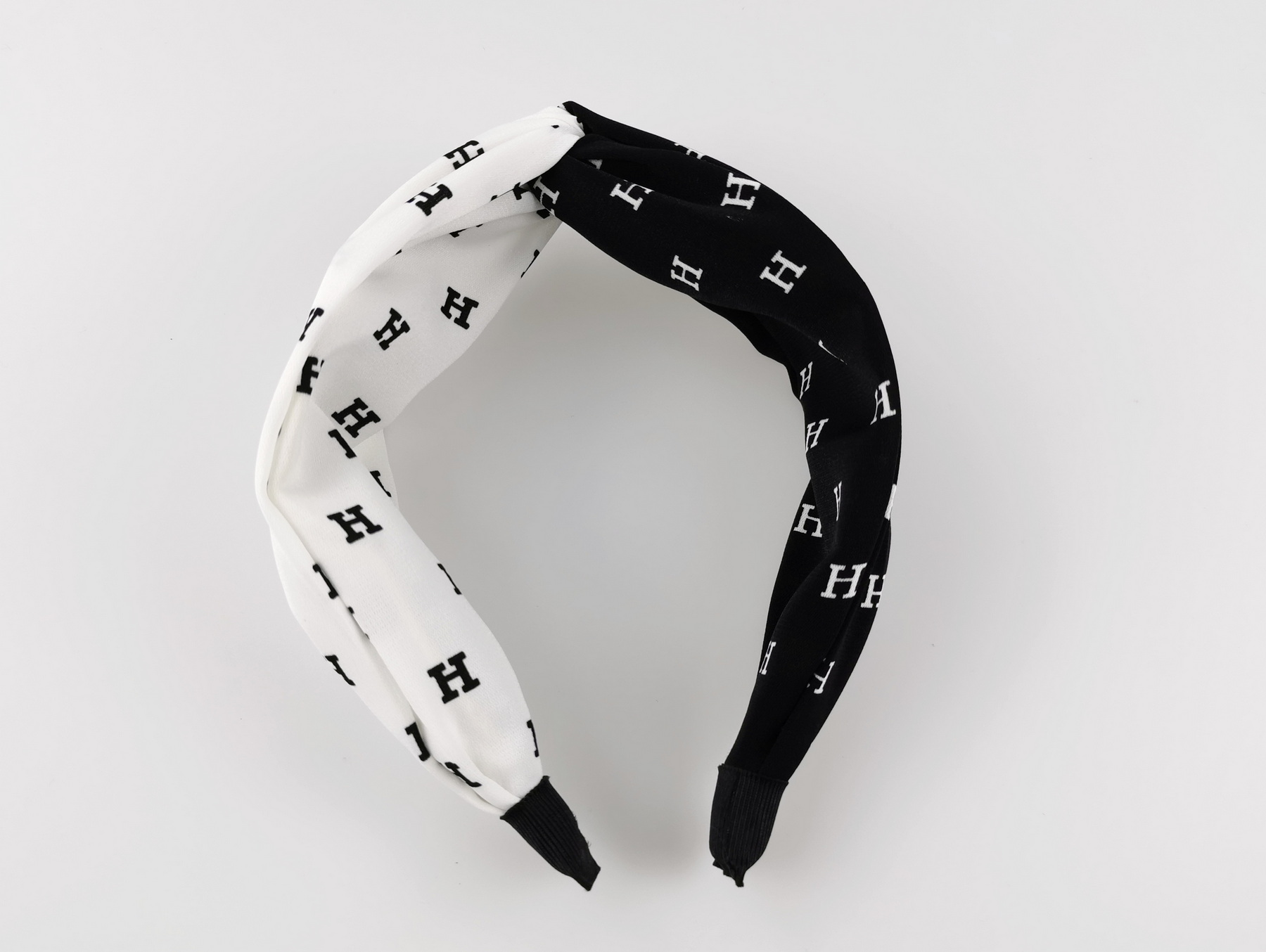 Simple Fashion Black White Knotted Smile Face Headband Wholesale Nihaojewelry display picture 2