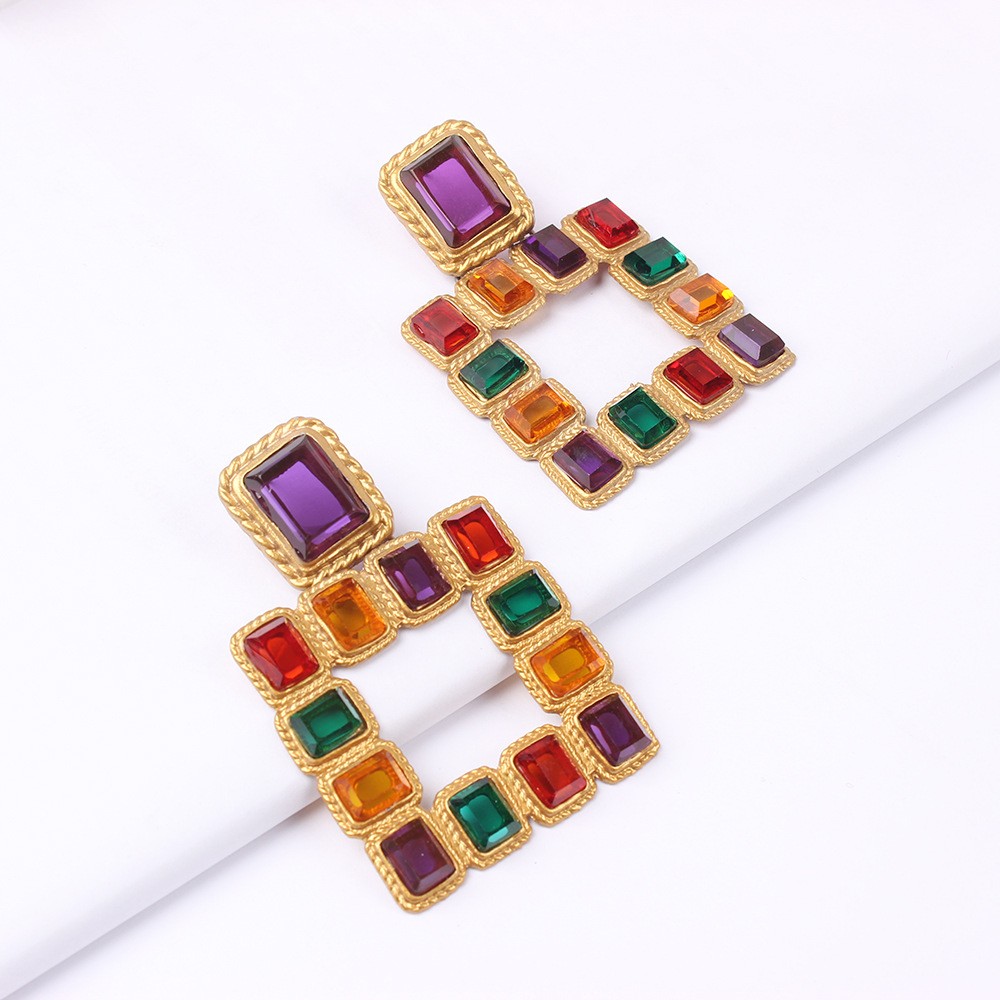 Retro Color Crystal Hollow Square Pendant Earrings Wholesale Nihaojewelry display picture 6