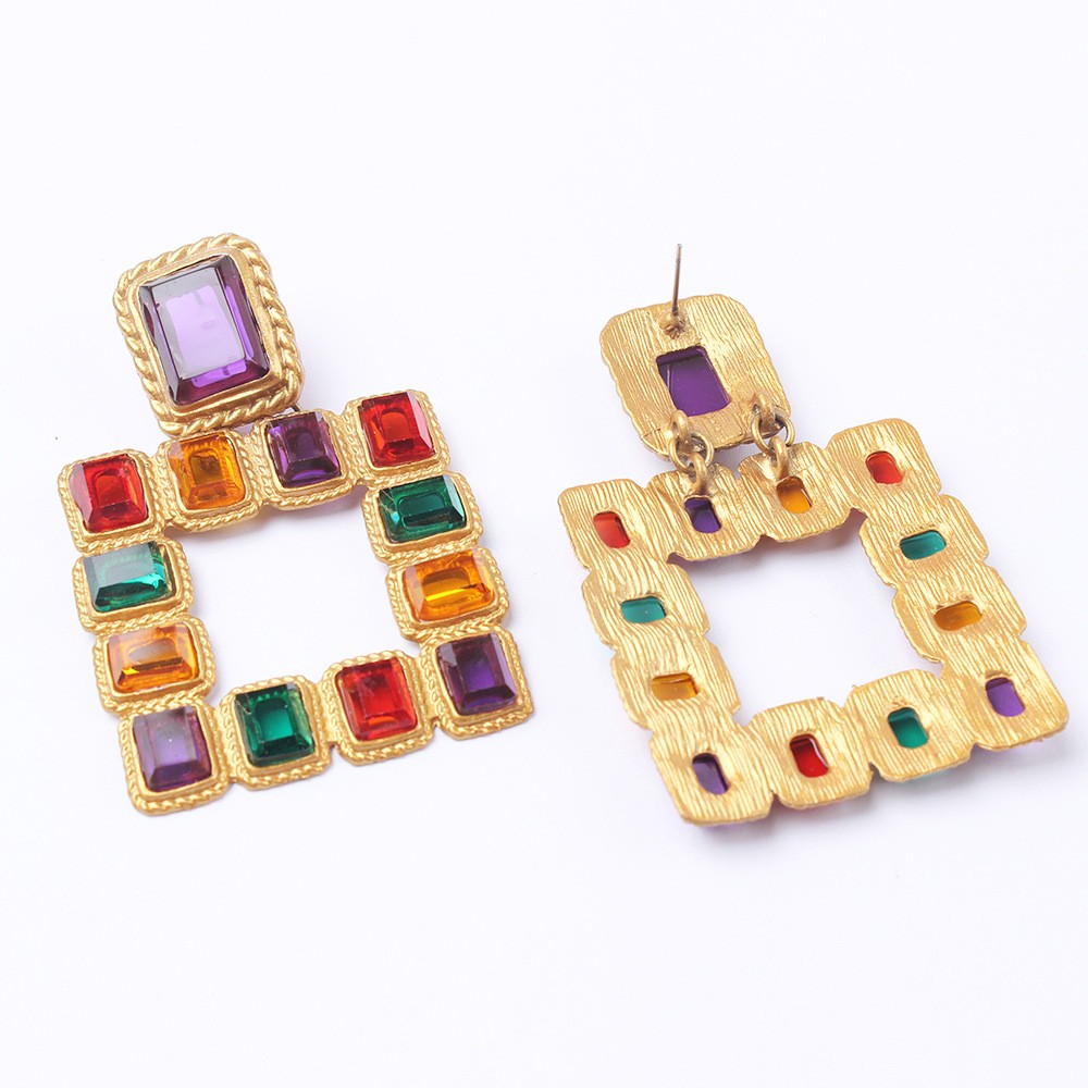 Retro Color Crystal Hollow Square Pendant Earrings Wholesale Nihaojewelry display picture 7