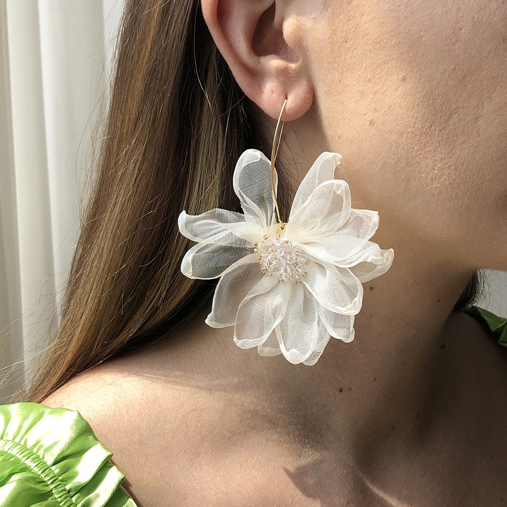 Korean Style Fabric Flower Pendant Earrings Wholesale Nihaojewelry display picture 7