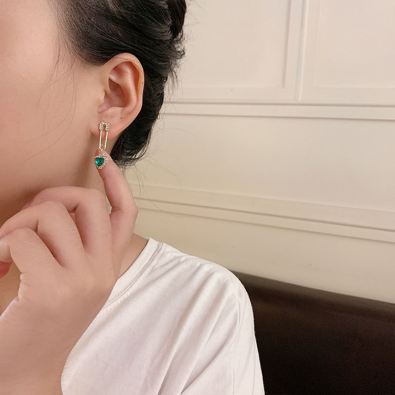 Diamond-studded Crystal Heart Shape Fashion Stud Earrings Wholesale Jewelry Nihaojewelry display picture 6
