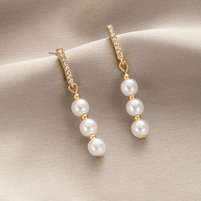 Boucles D&#39;oreilles Pendantes En Perles De Strass De Style Coréen En Gros Nihaojewelry display picture 2