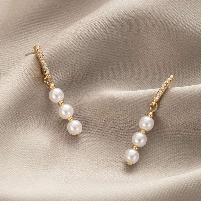 Korean Style Rhinestone Pearl Pendant Earrings Wholesale Nihaojewelry display picture 3