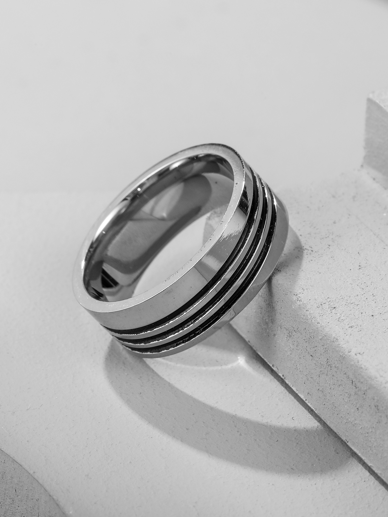 Men's Vintage Titanium Steel Stripe Ring display picture 2