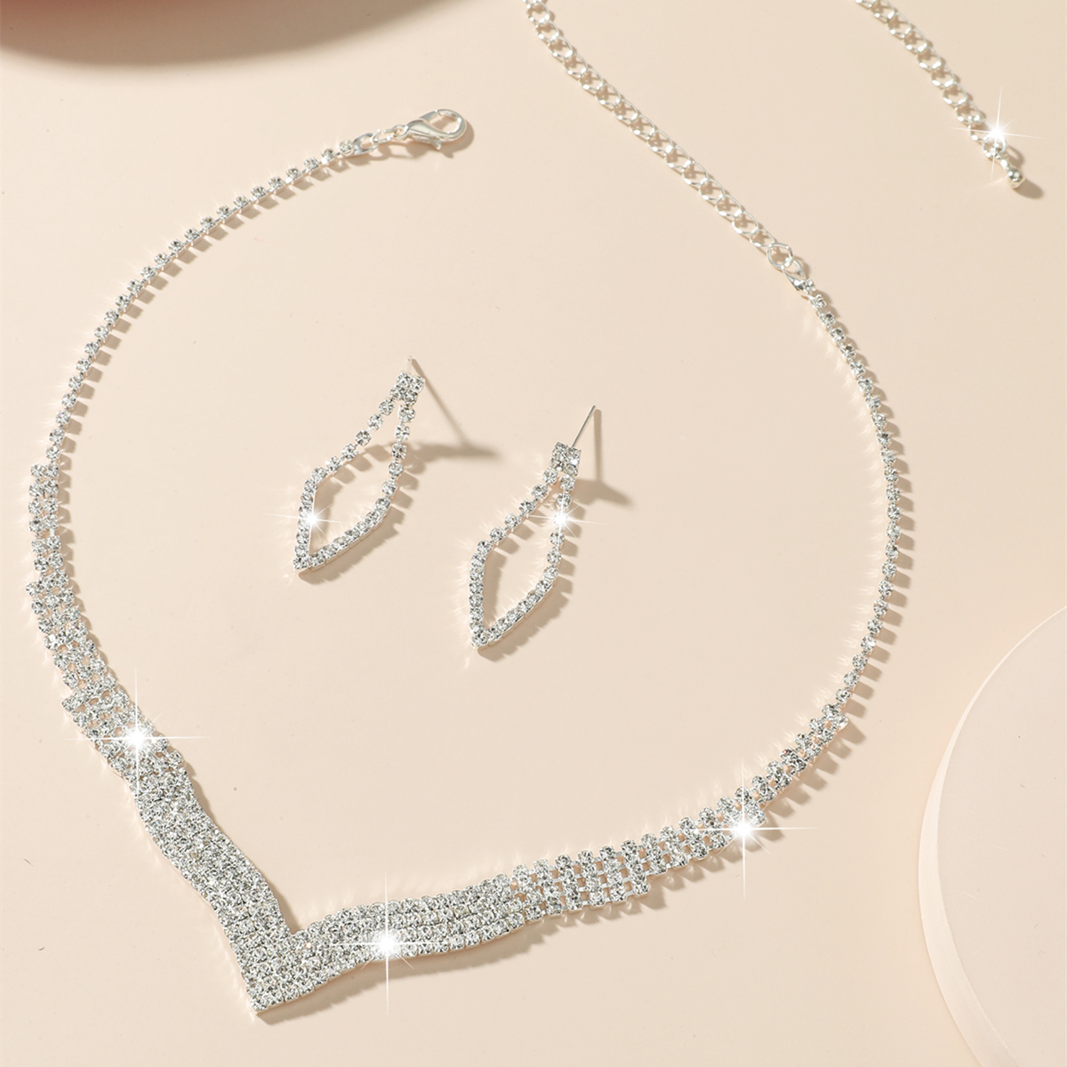 Conjunto De Collar Y Pendientes De Diamantes De Imitación De Moda display picture 1