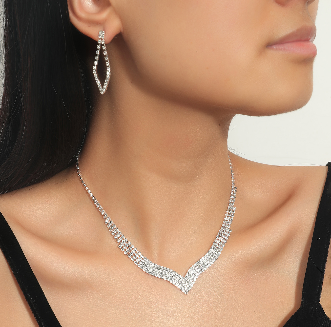 Conjunto De Collar Y Pendientes De Diamantes De Imitación De Moda display picture 2