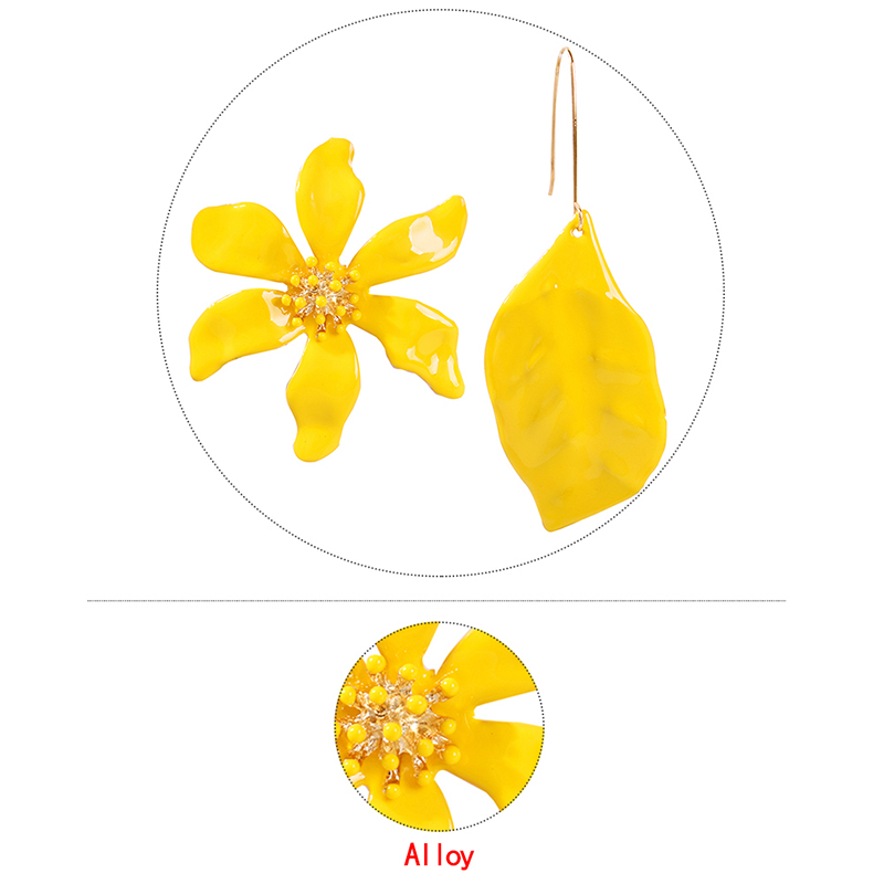 Fashion All-match Flower And Leaf Earrings display picture 2