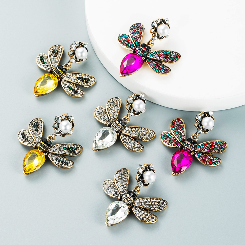Mode Tendance Couleur Diamant Papillon Perle Alliage Boucles D'oreilles En Gros Nihaojewelry display picture 2