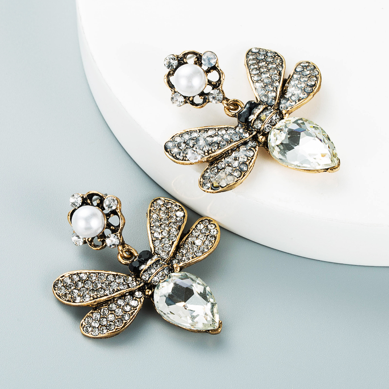 Mode Tendance Couleur Diamant Papillon Perle Alliage Boucles D'oreilles En Gros Nihaojewelry display picture 5