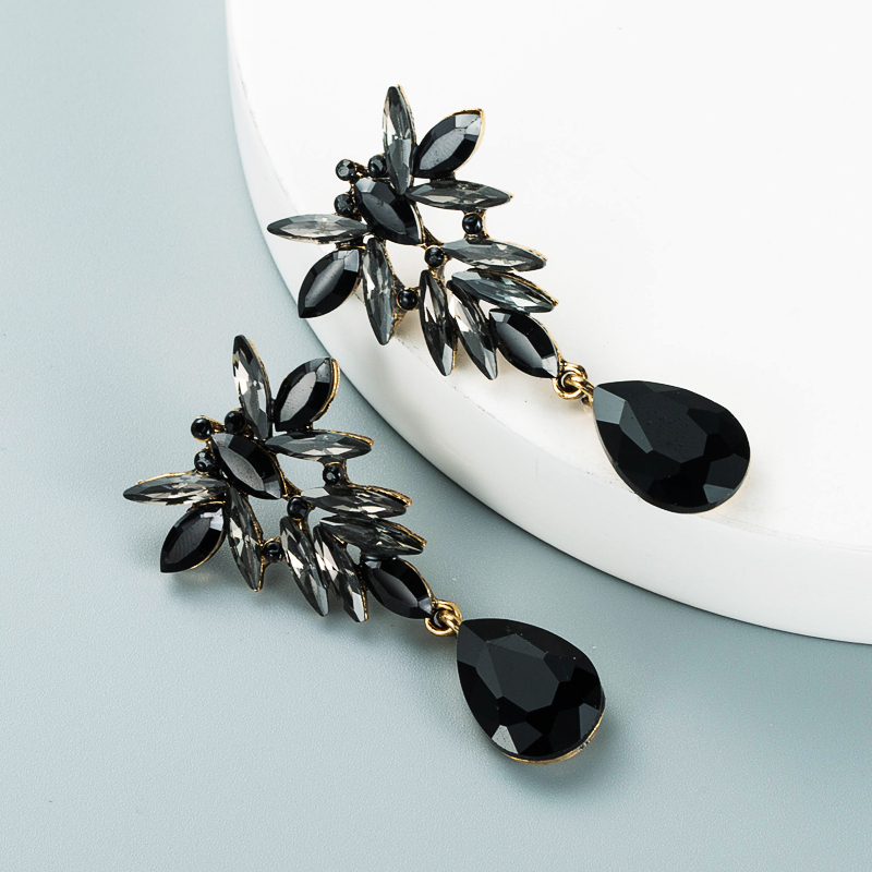 New Fashion Geometric Drop-shaped Pendant Alloy Earrings Wholesale Nihaojewelry display picture 4