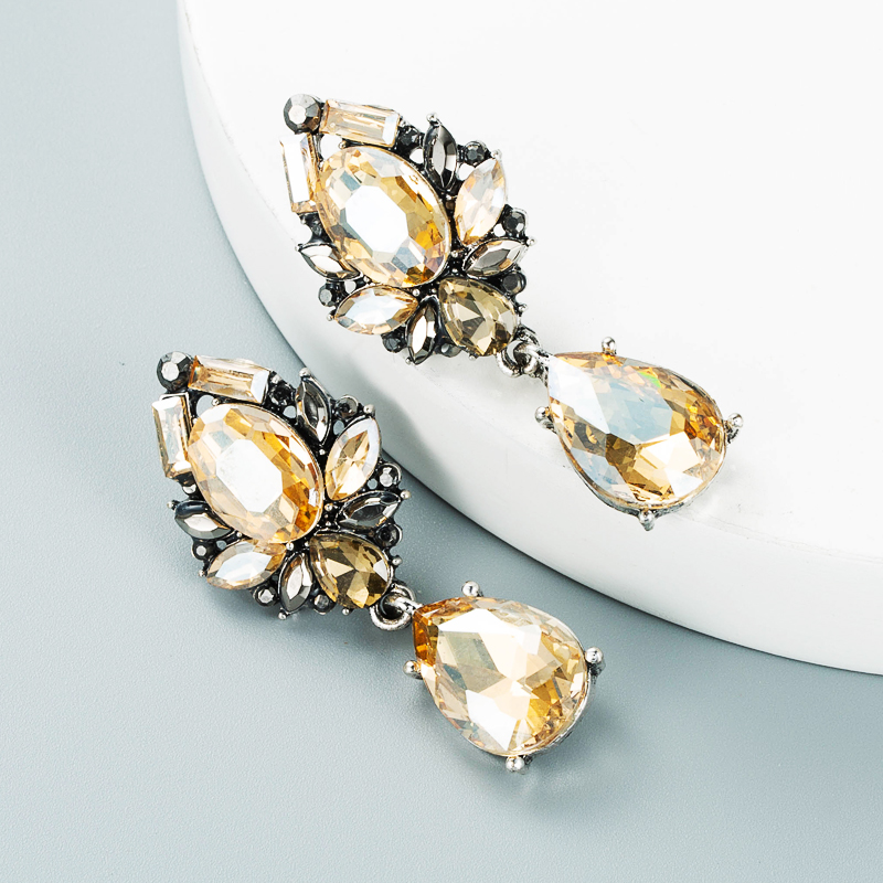 Mode Farbe Legierung Eingelegte Tropfen Förmige Glas Diamant Ohrringe Großhandel Nihao Schmuck display picture 7