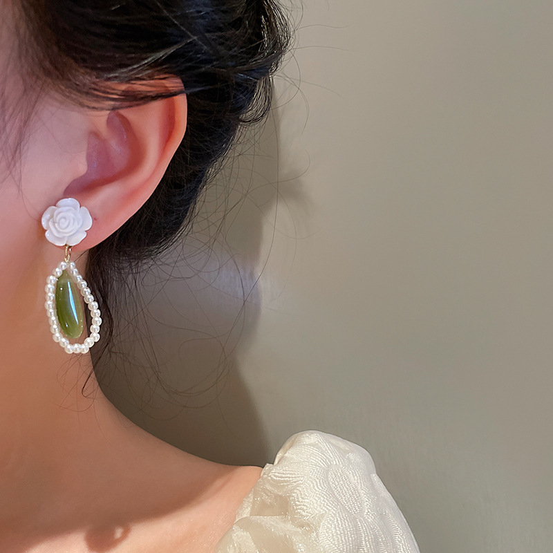 Retro Green Opal Pearl Resin Flower Pendant Earrings Wholesale Nihaojewelry display picture 1