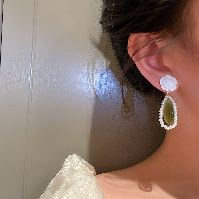Retro Green Opal Pearl Resin Flower Pendant Earrings Wholesale Nihaojewelry display picture 2
