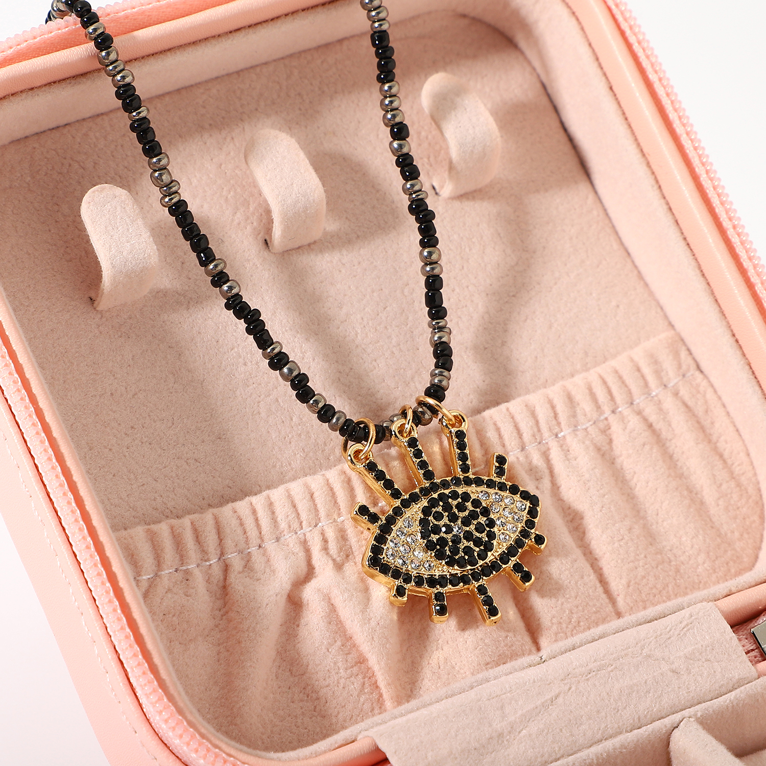 Creative New Beaded Full Of Diamonds Demon Eye Necklace Wholesale Nihaojewelry display picture 3