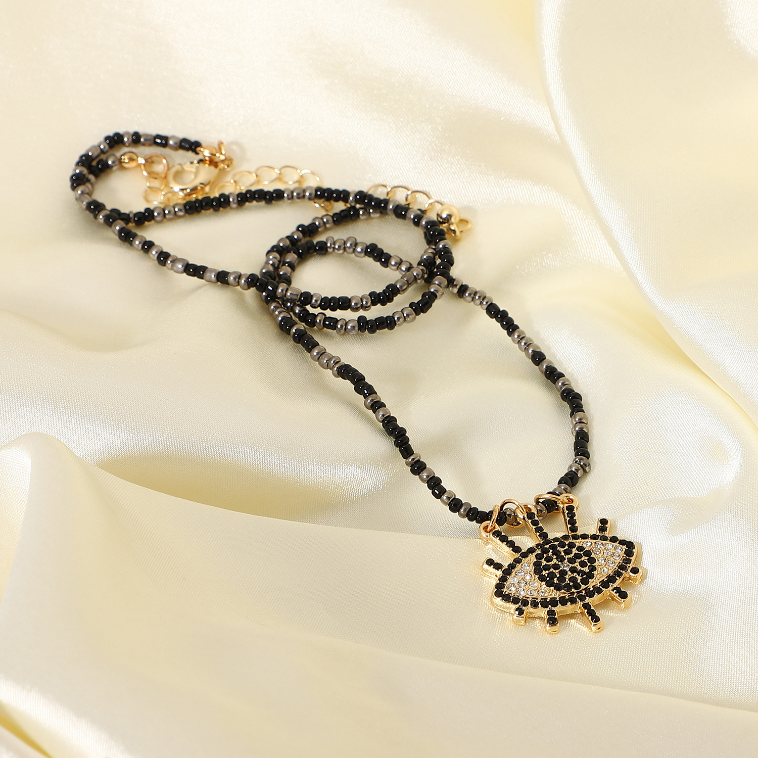 Creative New Beaded Full Of Diamonds Demon Eye Necklace Wholesale Nihaojewelry display picture 4