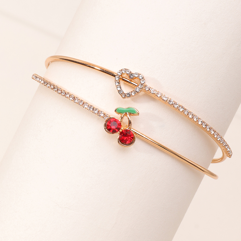 Lovely Simple Cherry Peach Heart Golden Bracelet Wholesale Nihaojewelry display picture 1