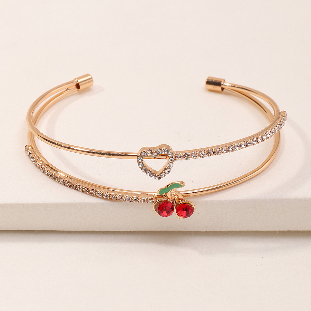 Lovely Simple Cherry Peach Heart Golden Bracelet Wholesale Nihaojewelry display picture 2