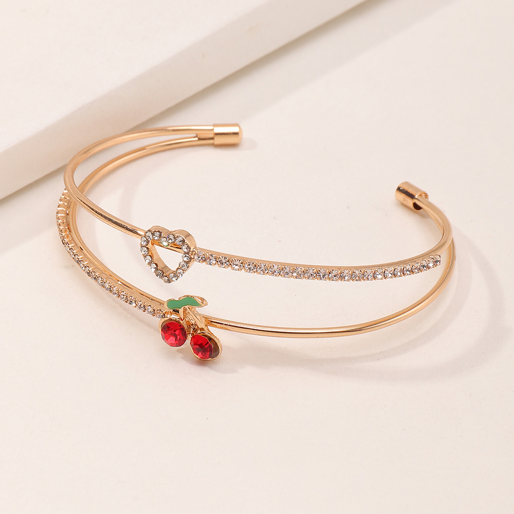 Lovely Simple Cherry Peach Heart Golden Bracelet Wholesale Nihaojewelry display picture 4