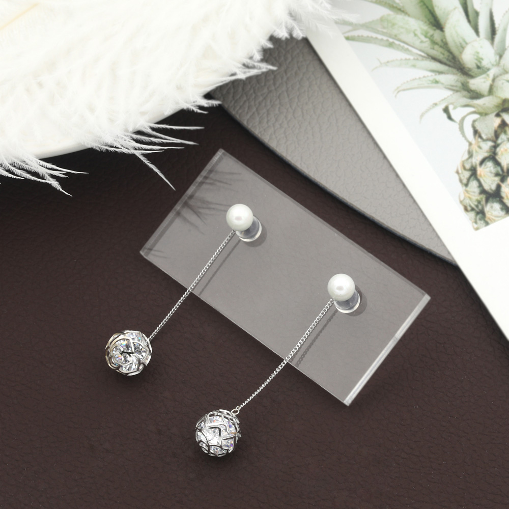Light Luxury Niche Classic All-match Thin Earrings display picture 1