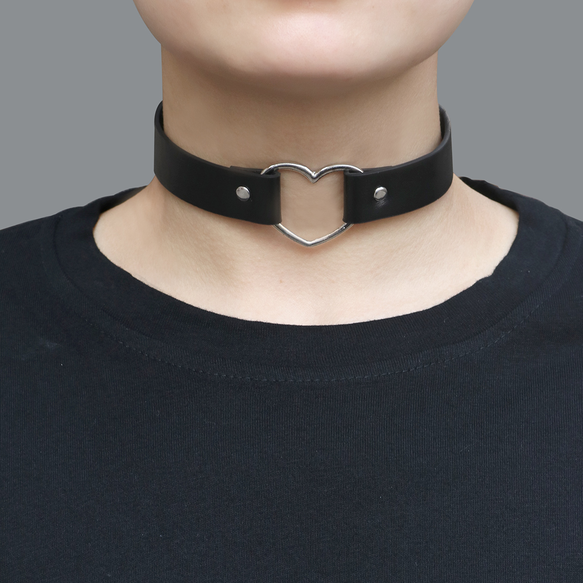 Fashion Model Catwalk Trend Heart Collar Leather Simple Necklace Choker display picture 2