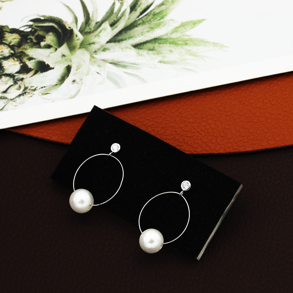 Fashion Niche Geometric Oval Copper Pearl Earrings display picture 1