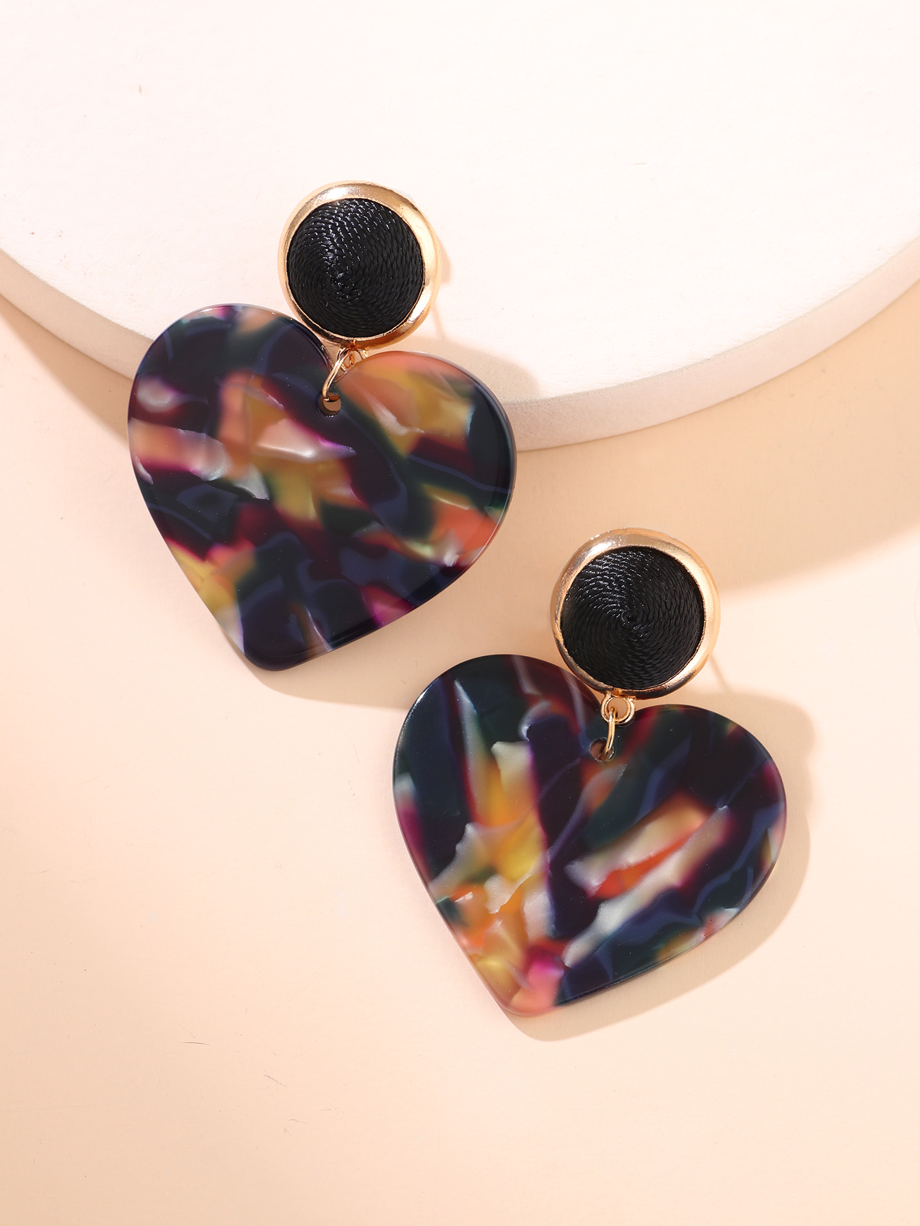 European And American Popular Amber Earrings Acrylic Heart Exaggerated Earrings display picture 3