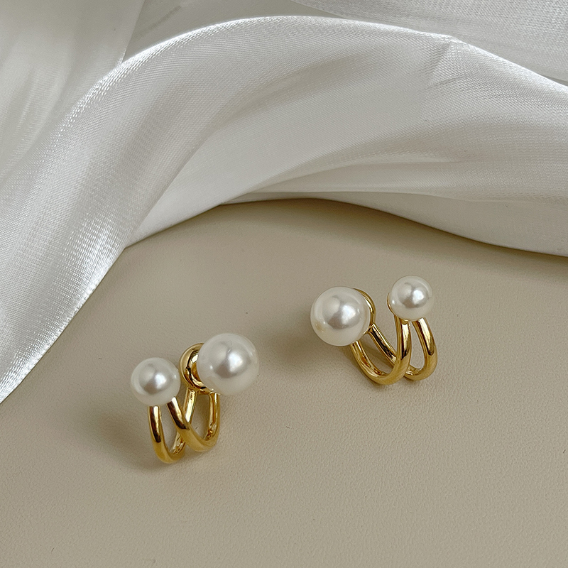 Korean Light Luxury Pearl Niche Design Earrings Women Wholesale display picture 6