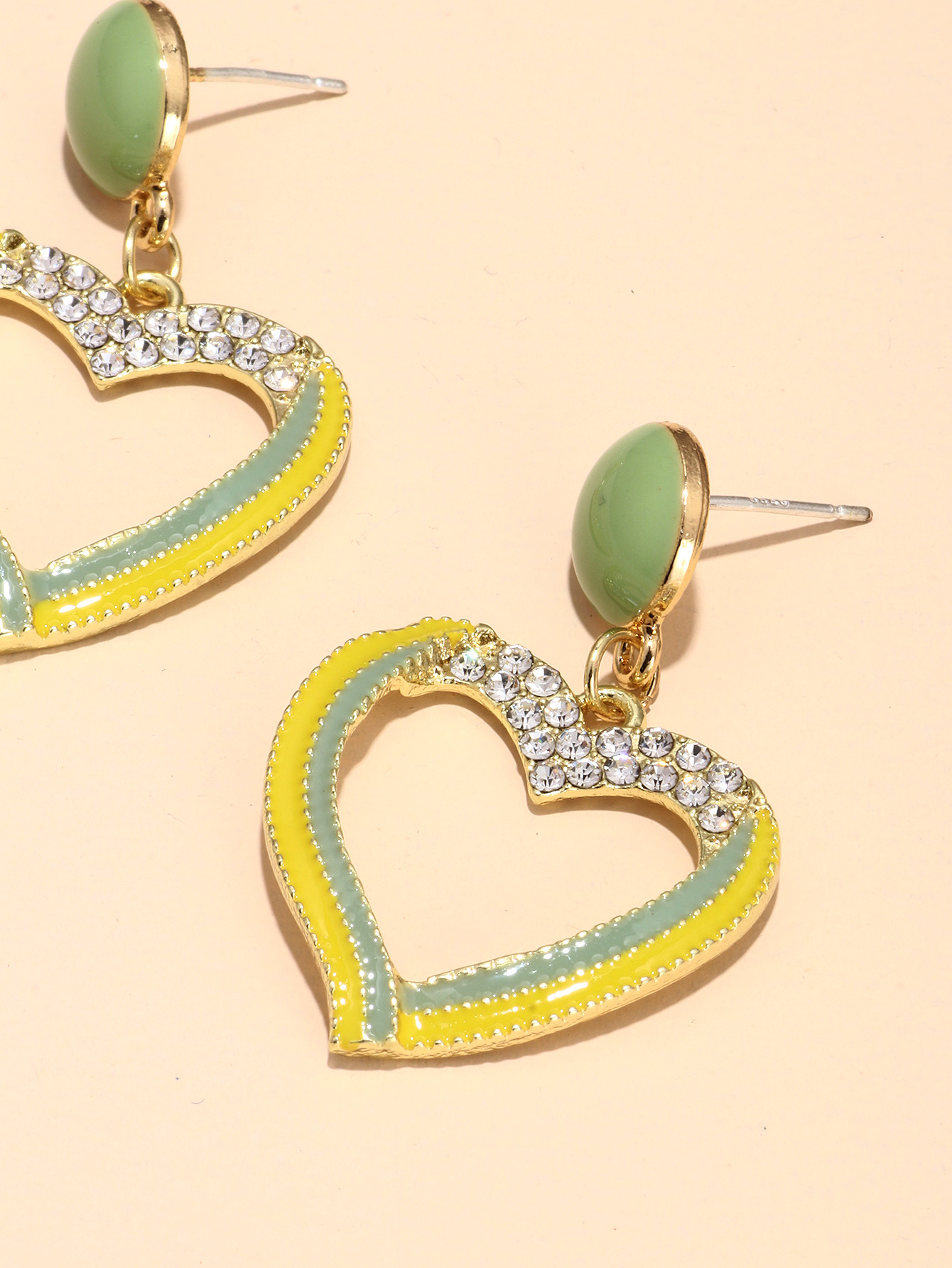 Retro Heart Dripping Oil Rhinestones Heart Earrings Jewelry display picture 3