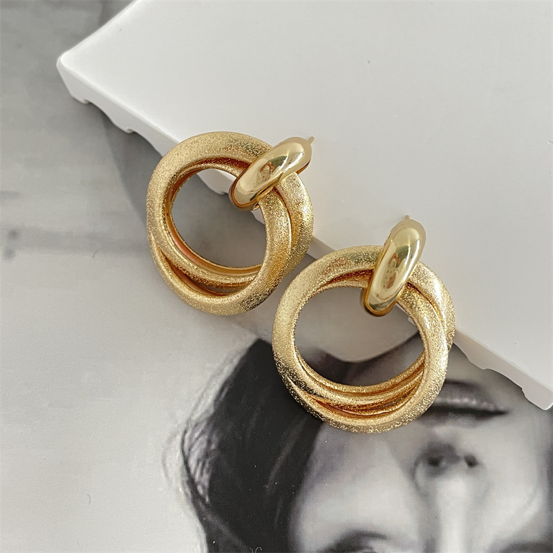 Classic Style Circle Metal Plating Women's Drop Earrings 1 Pair display picture 4