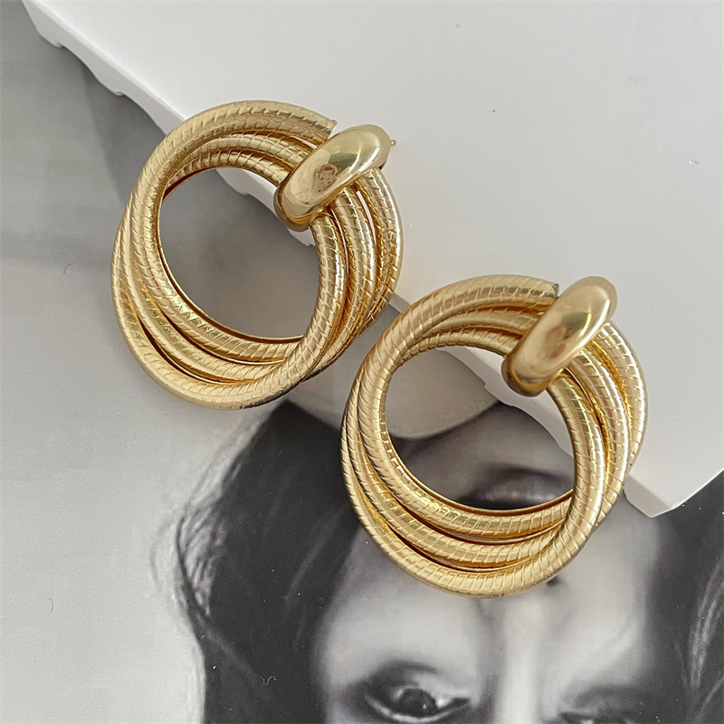 Classic Style Circle Metal Plating Women's Drop Earrings 1 Pair display picture 6