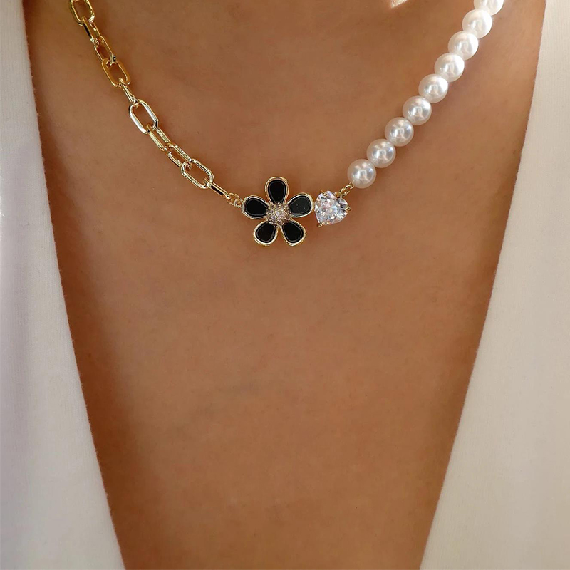 Retro Heart Shape Flower Alloy Enamel Artificial Pearls Rhinestones Women's Necklace 1 Piece display picture 3