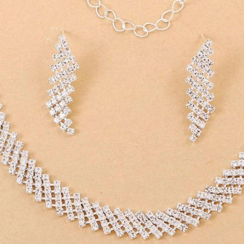 Moda Color Sólido Cobre Embutido Diamantes De Imitación Mujeres Conjunto De Joyas 1 Juego display picture 4