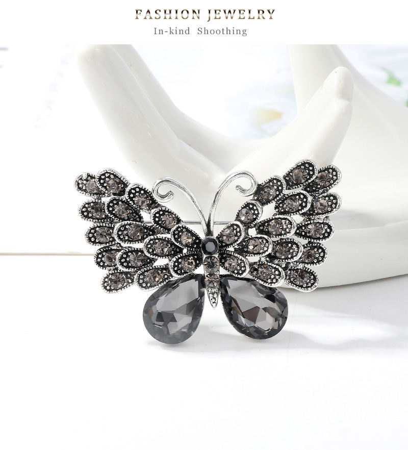 Luxurious Butterfly Alloy Inlay Rhinestones Glass Women's Brooches display picture 3