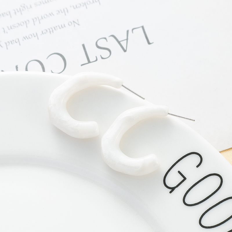 1 Pair Simple Style C Shape Irregular Polishing Resin Ear Studs display picture 5
