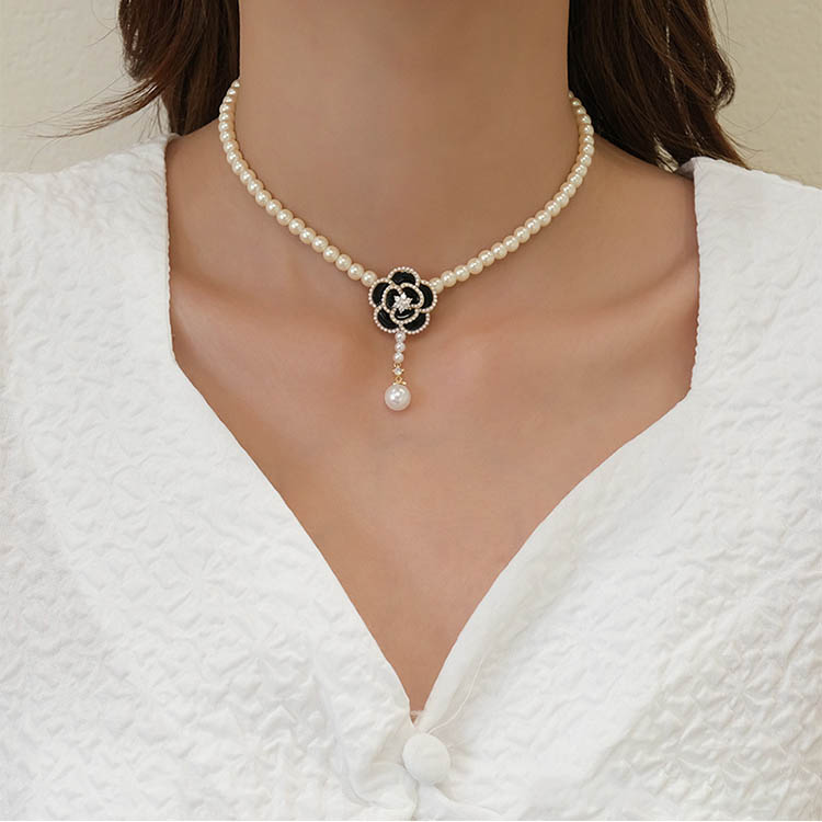 Elegant Flower Imitation Pearl Women's Necklace 1 Piece display picture 3
