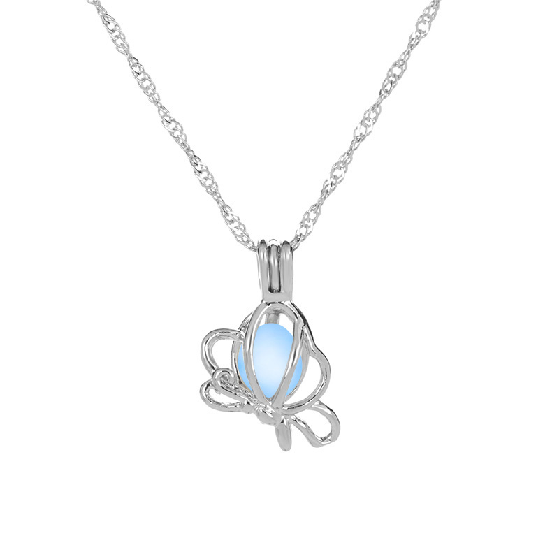 Fashion Cross Heart Shape Alloy Luminous Alloy Unisex Pendant Necklace 1 Piece display picture 1
