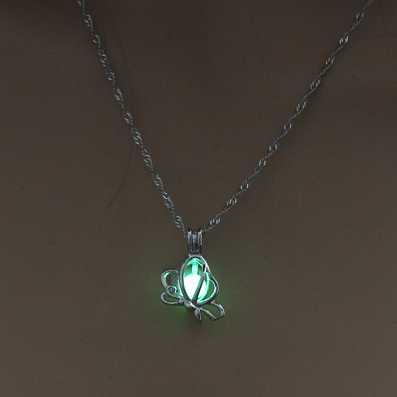 Fashion Cross Heart Shape Alloy Luminous Alloy Unisex Pendant Necklace 1 Piece display picture 4