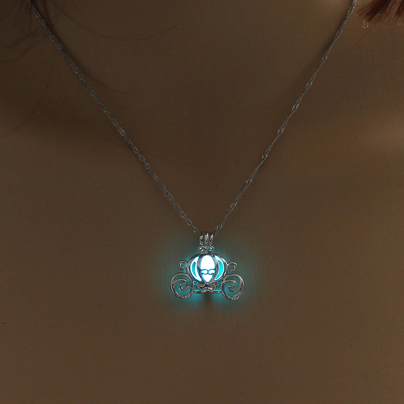 Fashion Cross Heart Shape Alloy Luminous Alloy Unisex Pendant Necklace 1 Piece display picture 10