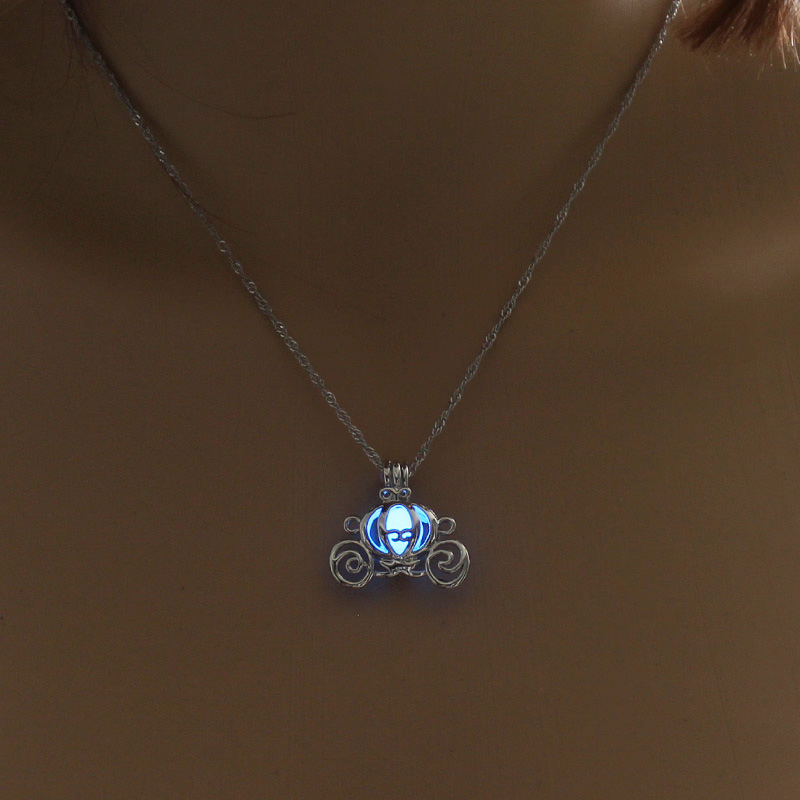 Fashion Cross Heart Shape Alloy Luminous Alloy Unisex Pendant Necklace 1 Piece display picture 12