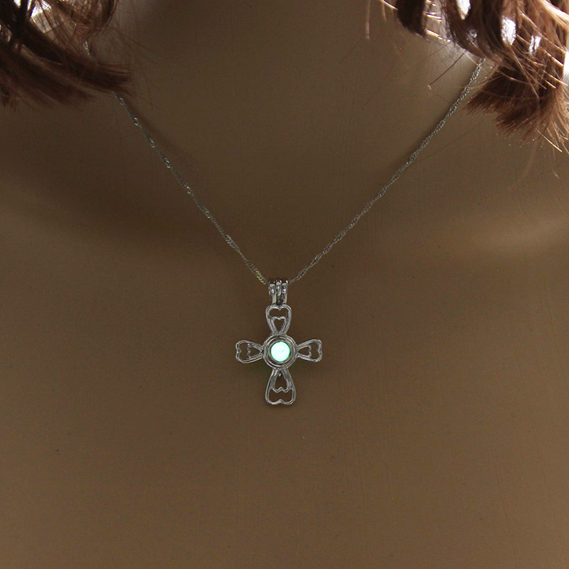 Fashion Cross Heart Shape Alloy Luminous Alloy Unisex Pendant Necklace 1 Piece display picture 18