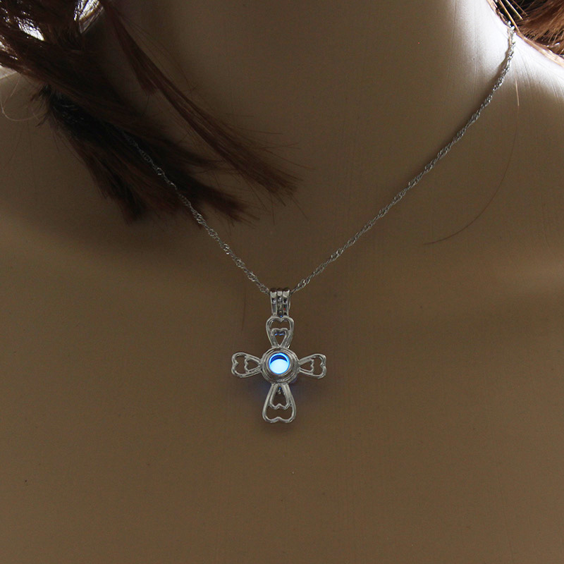 Fashion Cross Heart Shape Alloy Luminous Alloy Unisex Pendant Necklace 1 Piece display picture 19