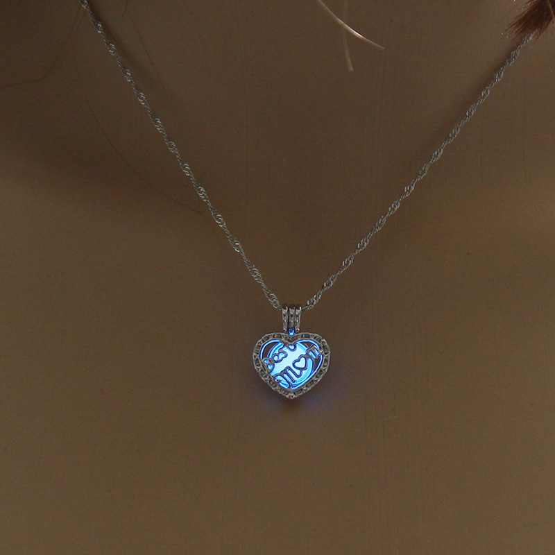 Fashion Heart Shape Alloy Luminous Unisex Pendant Necklace 1 Piece display picture 4