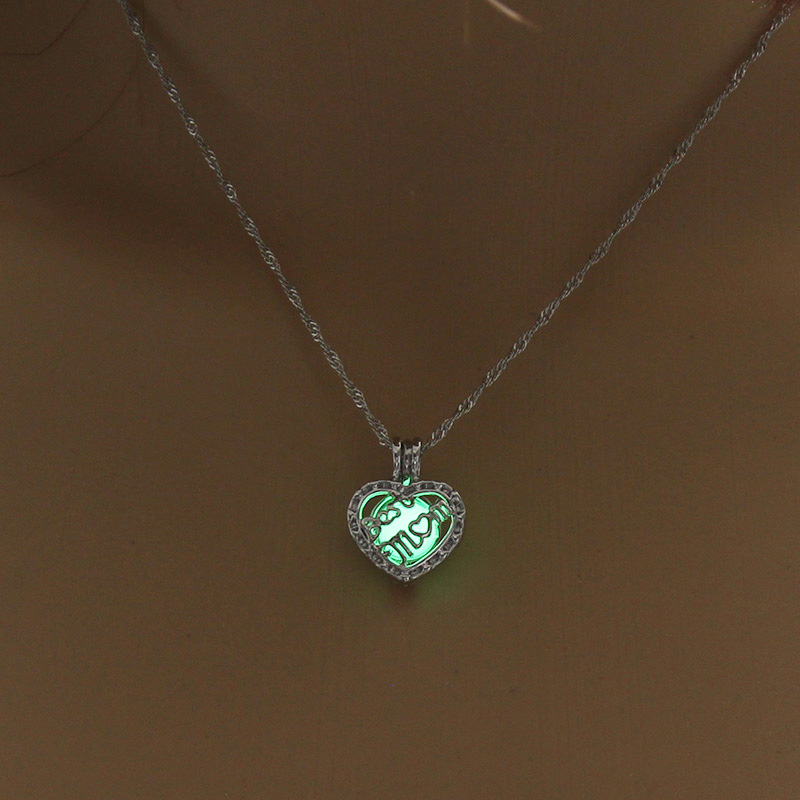Fashion Heart Shape Alloy Luminous Unisex Pendant Necklace 1 Piece display picture 5