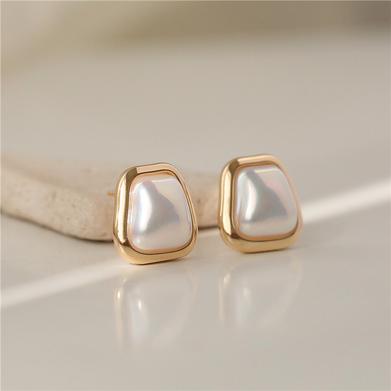 1 Pair Casual Simple Style Trapezoid Inlay Alloy Pearl Ear Studs display picture 2