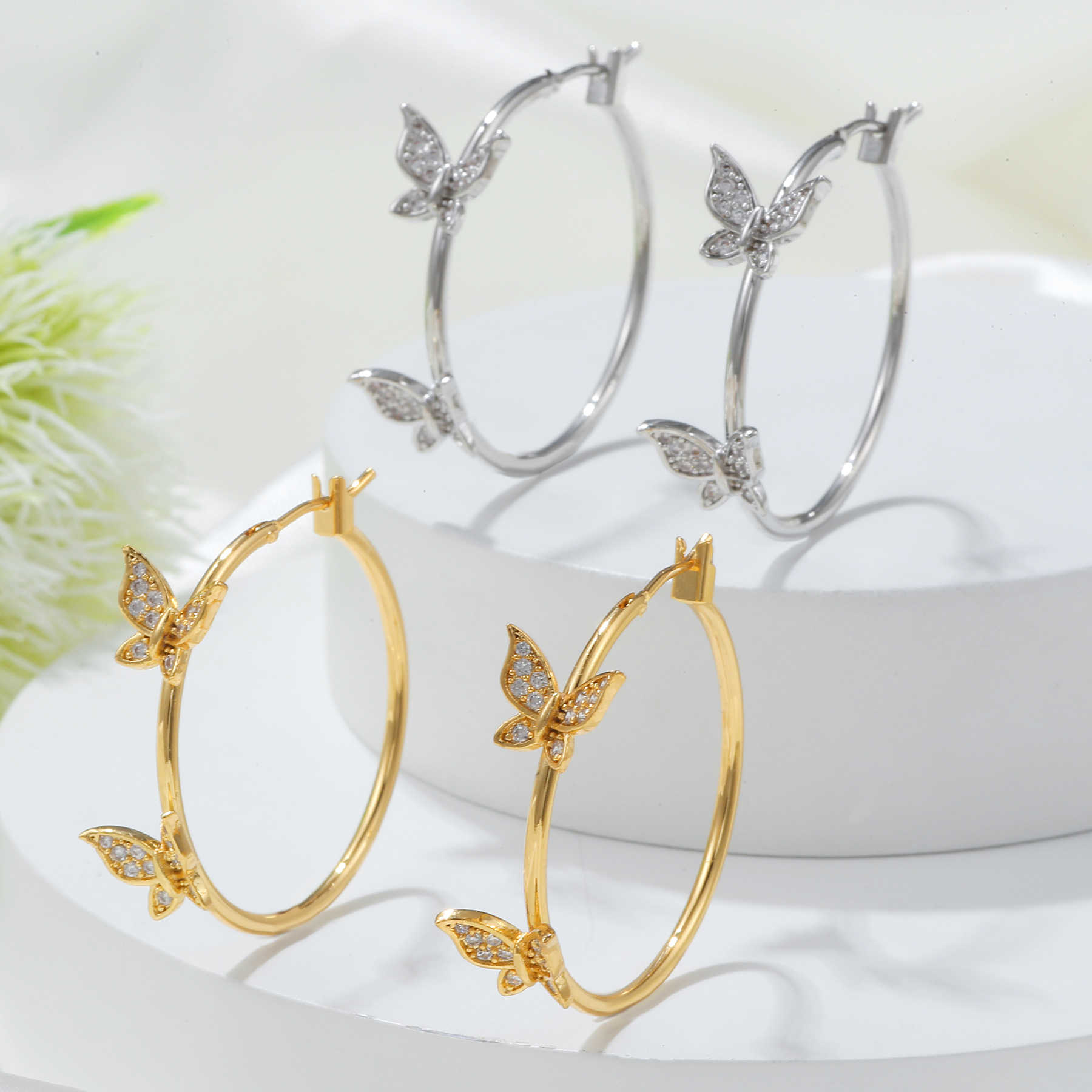 Fashion Butterfly Copper Gold Plated Zircon Hoop Earrings 1 Pair display picture 1