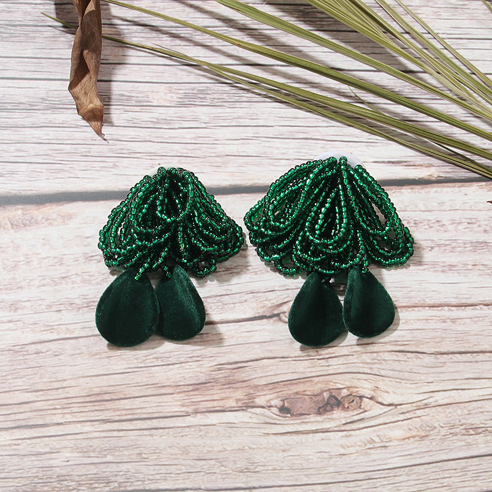Retro Tassel Petal Beaded Glass Women's Drop Earrings 1 Pair display picture 4